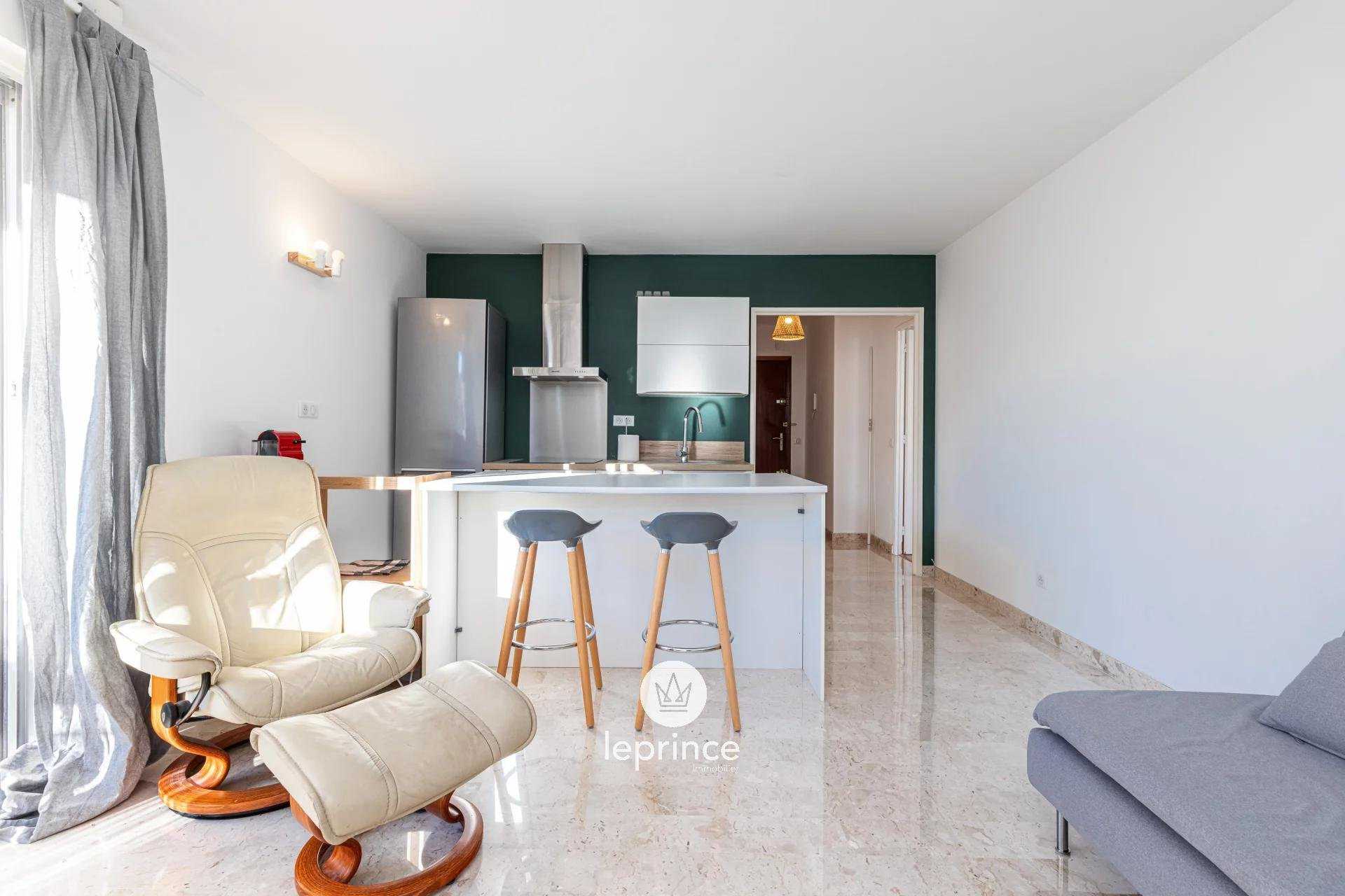 Condominium in Le Ray, Provence-Alpes-Cote d'Azur 10957347