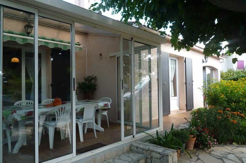 Huis in Cuers, Provence-Alpes-Côte d'Azur 10957377