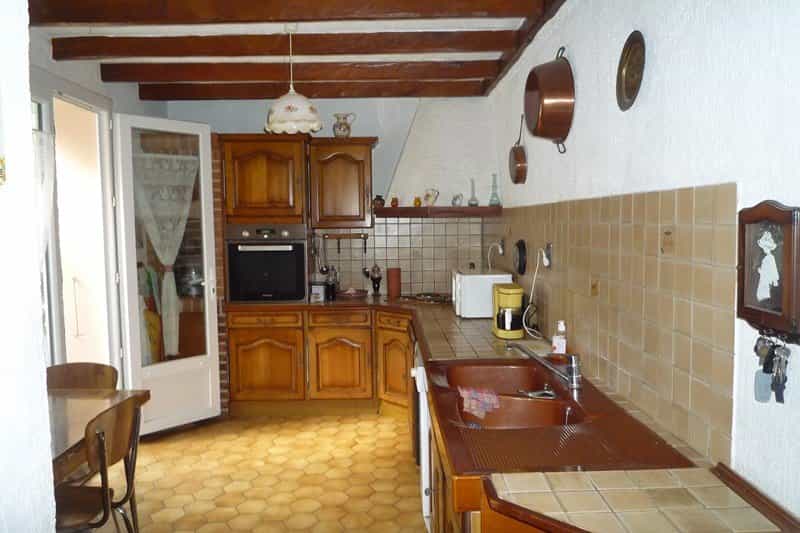 House in Cuers, Provence-Alpes-Cote d'Azur 10957377