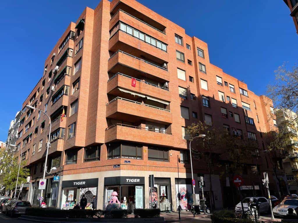 Condominium in Madrid, Comunidad de Madrid 10957457