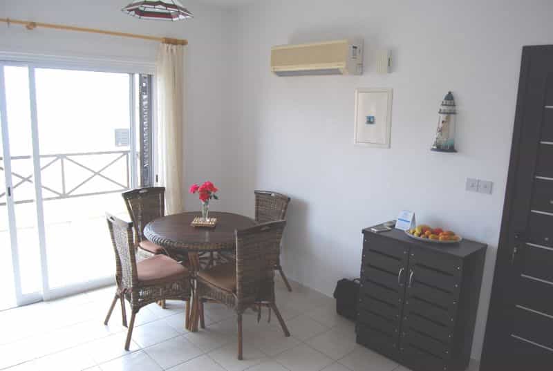 Condominium in Mesogi, Pafos 10967166