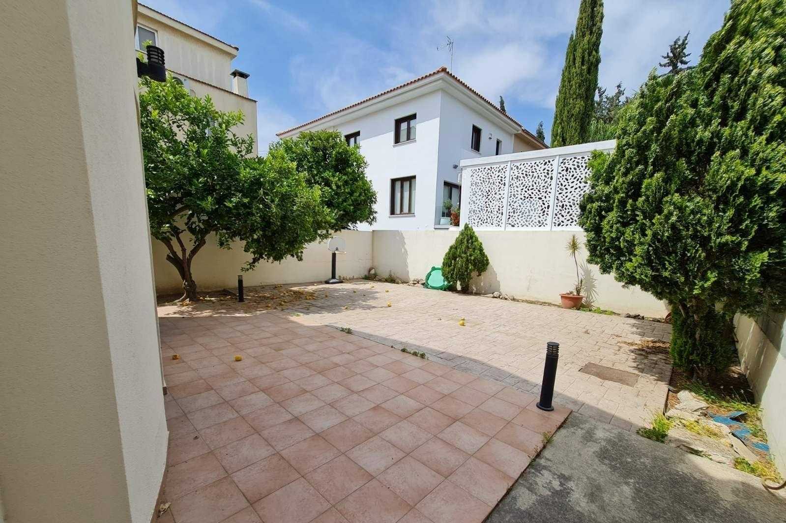 жилой дом в Aradippou, Larnaca 10967361