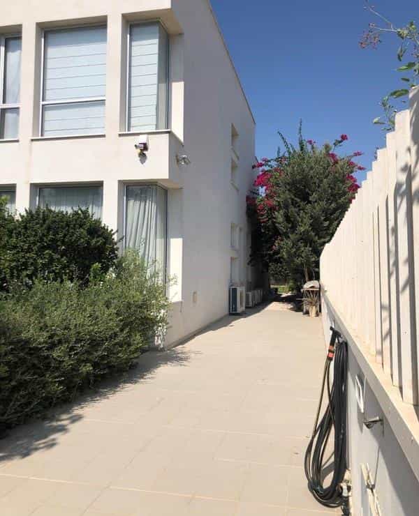 жилой дом в Aradippou, Larnaca 10967427