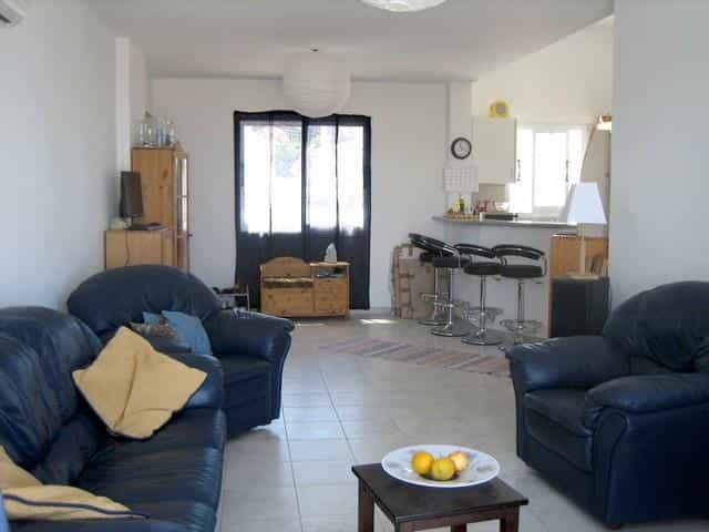 公寓 在 基索內加, 帕福斯 10968656