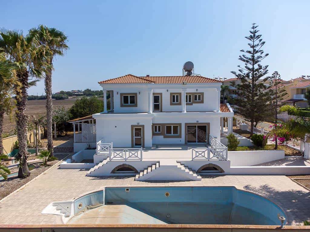 House in Perivolia, Larnaka 10969141