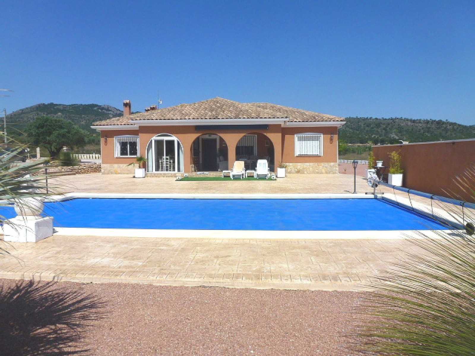 House in les Salines d'Elda, Comunidad Valenciana 10969624