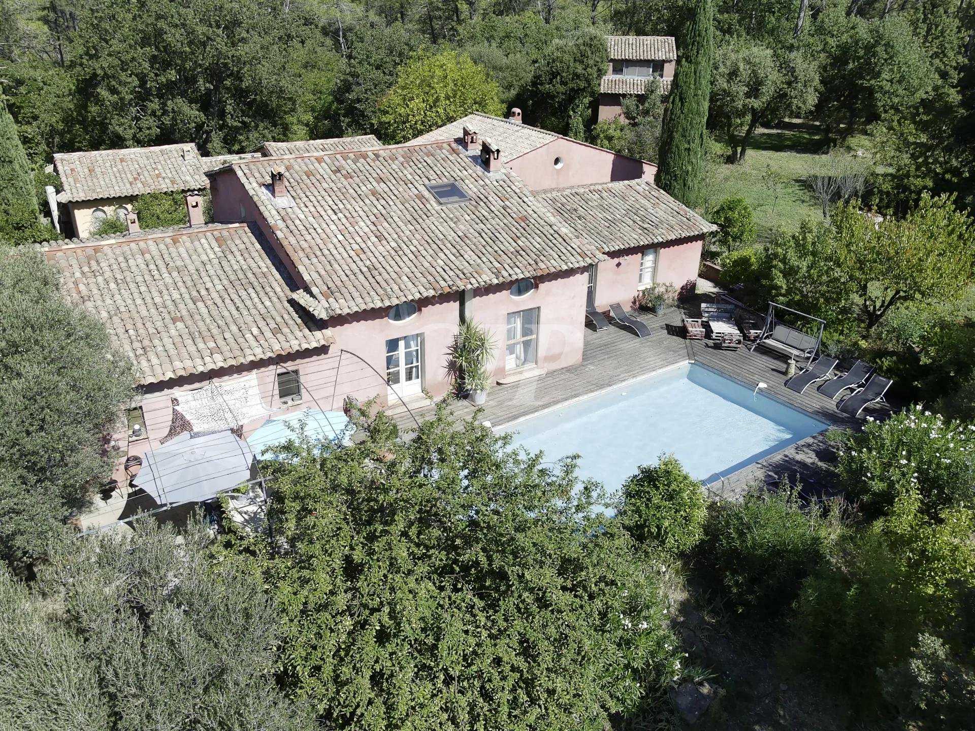 Talo sisään Besse-sur-Issole, Provence-Alpes-Cote d'Azur 10971535