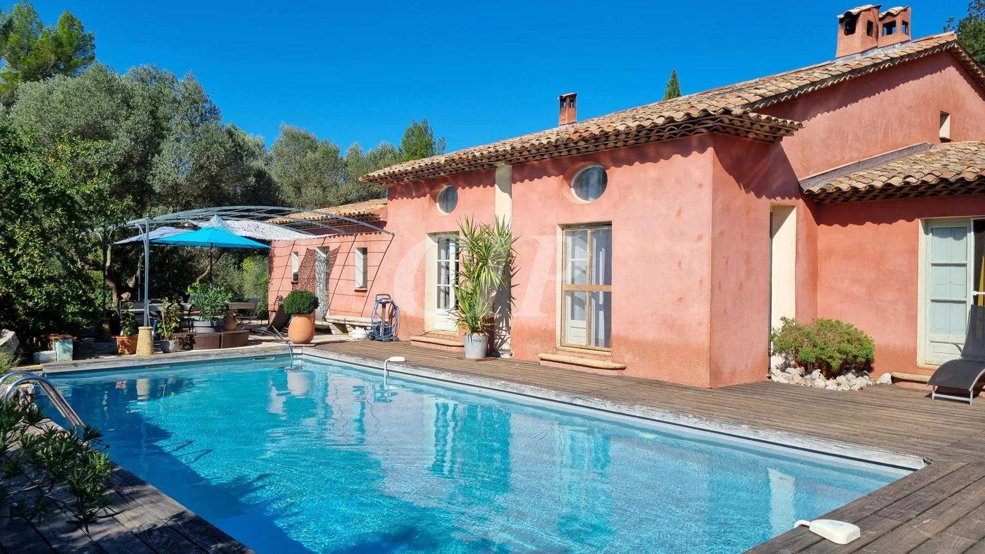 Talo sisään Besse-sur-Issole, Provence-Alpes-Cote d'Azur 10971535