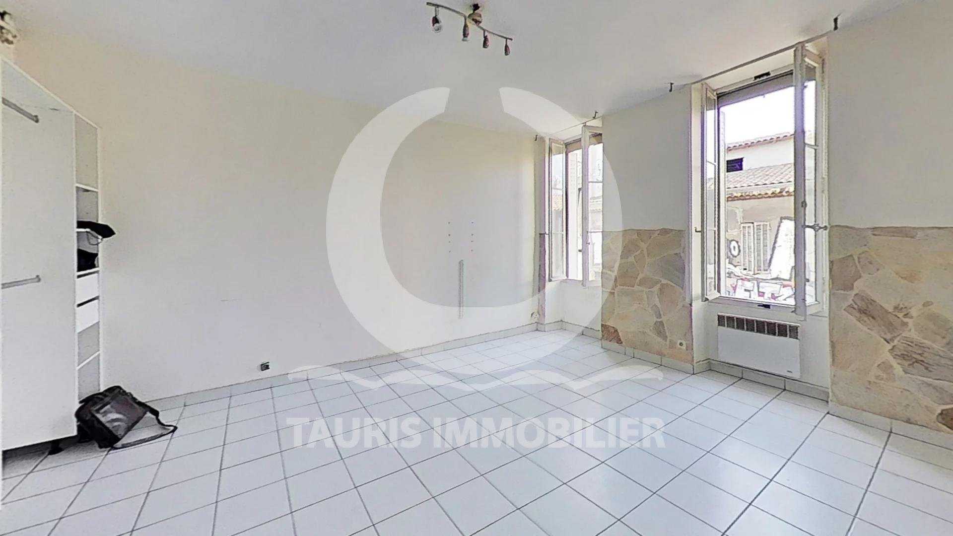 Condominium in Marseille, Provence-Alpes-Cote d'Azur 10971562