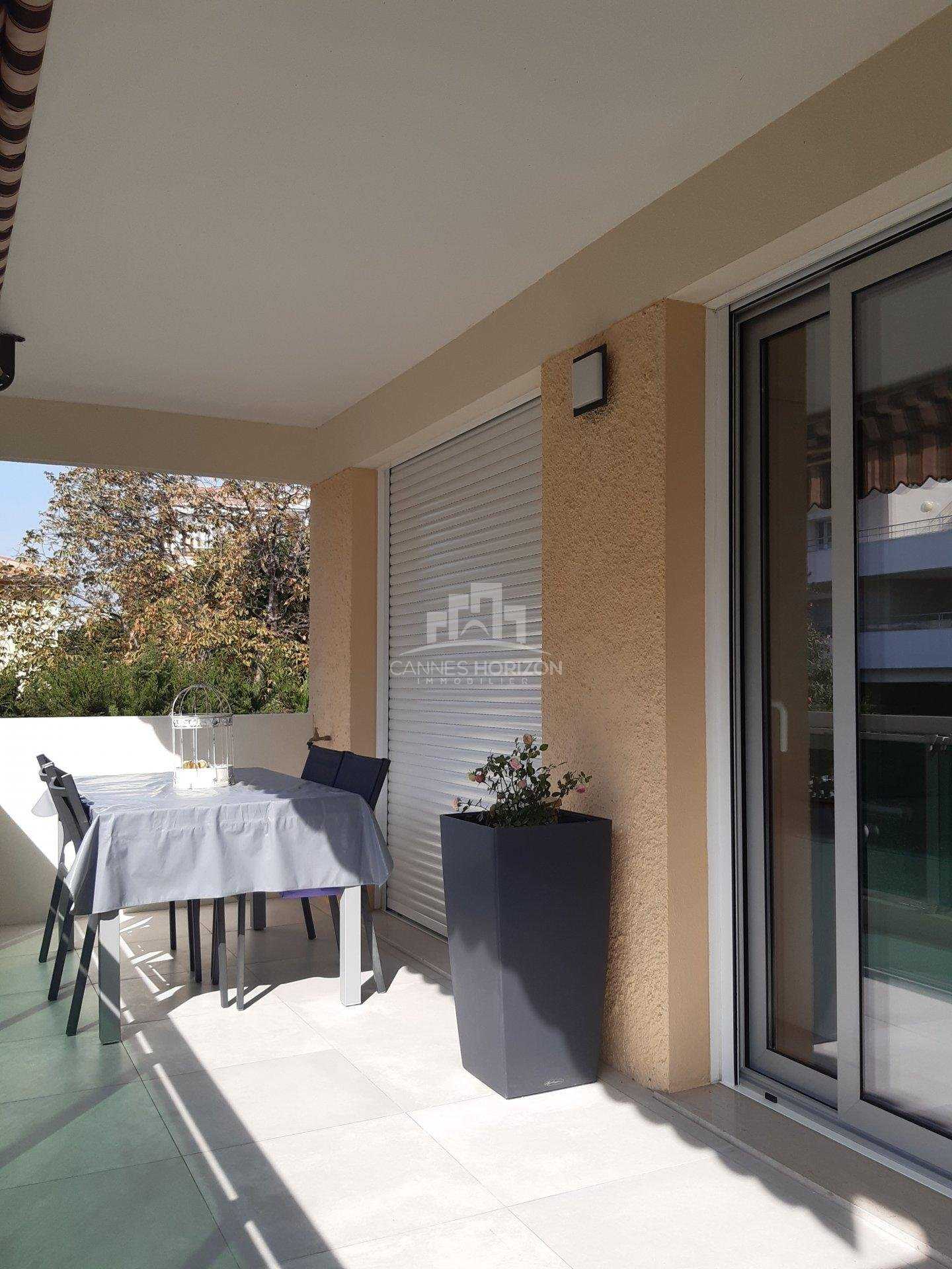 Condominium in La Bocca, Provence-Alpes-Cote d'Azur 10971590