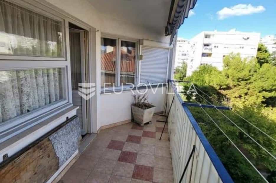 Condominium in Split, Splitsko-Dalmatinska Zupanija 10973192