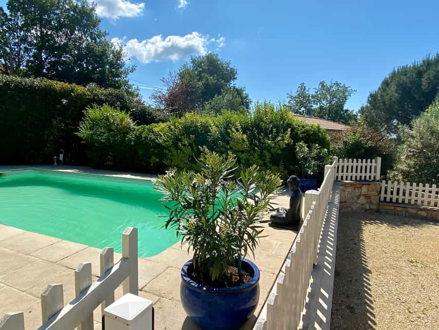 House in Ginestet, Nouvelle-Aquitaine 10975549