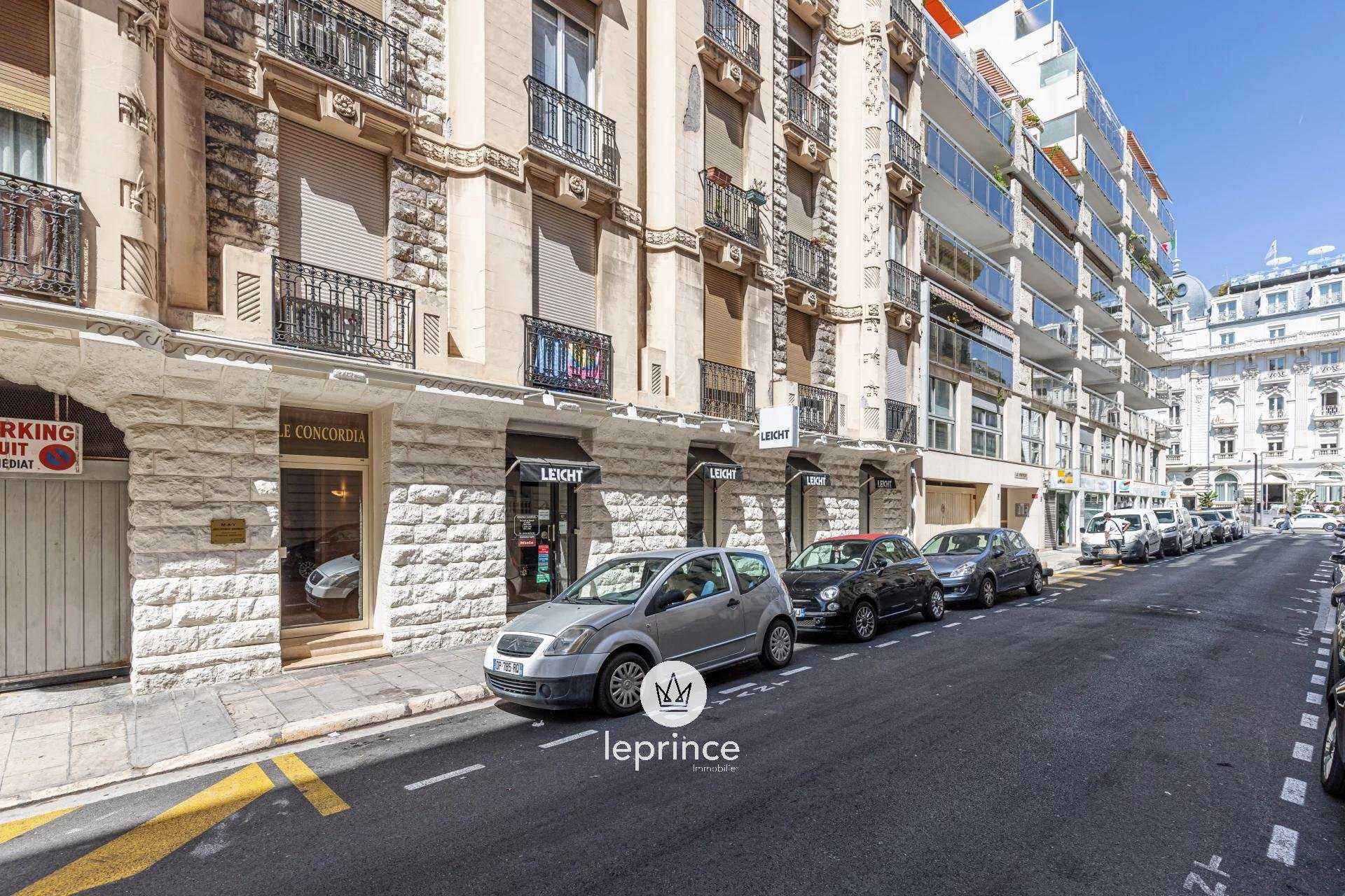 Condominium in Nice, Alpes-Maritimes 10975739