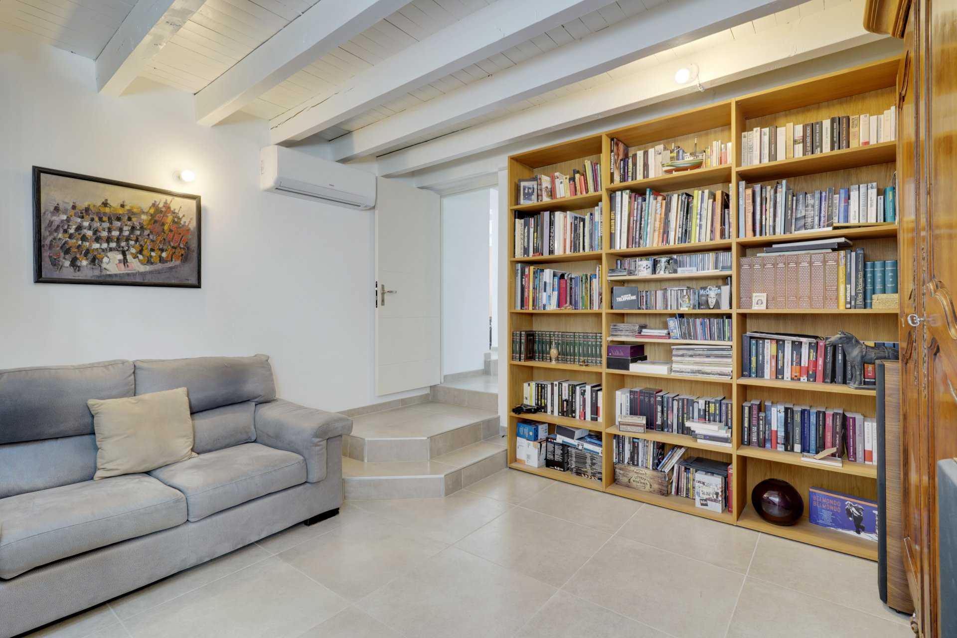 Condominium in Roquefort-les-Pins, Alpes-Maritimes 10975742