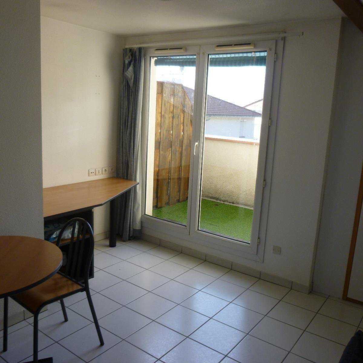 Condominium in Meylan, Auvergne-Rhone-Alpes 10975743