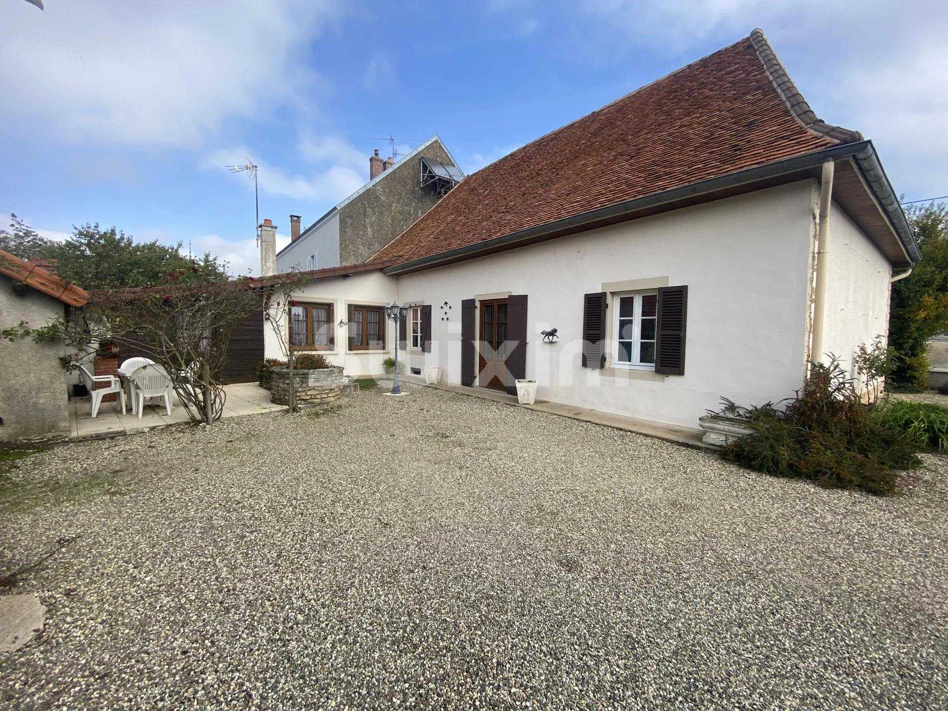 House in Bletterans, Bourgogne-Franche-Comte 10975746