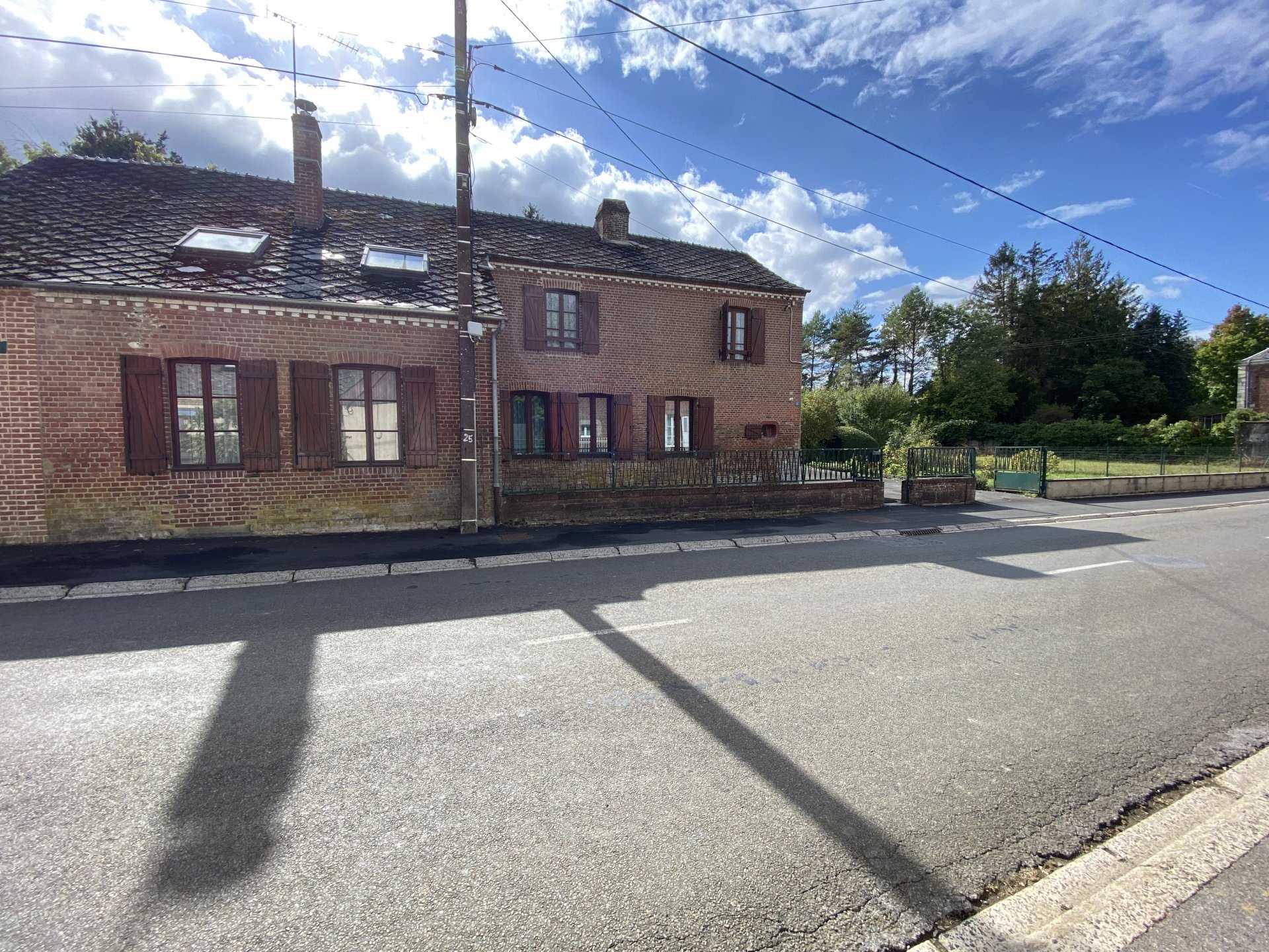Huis in Aubenton, Hauts-de-France 10975747