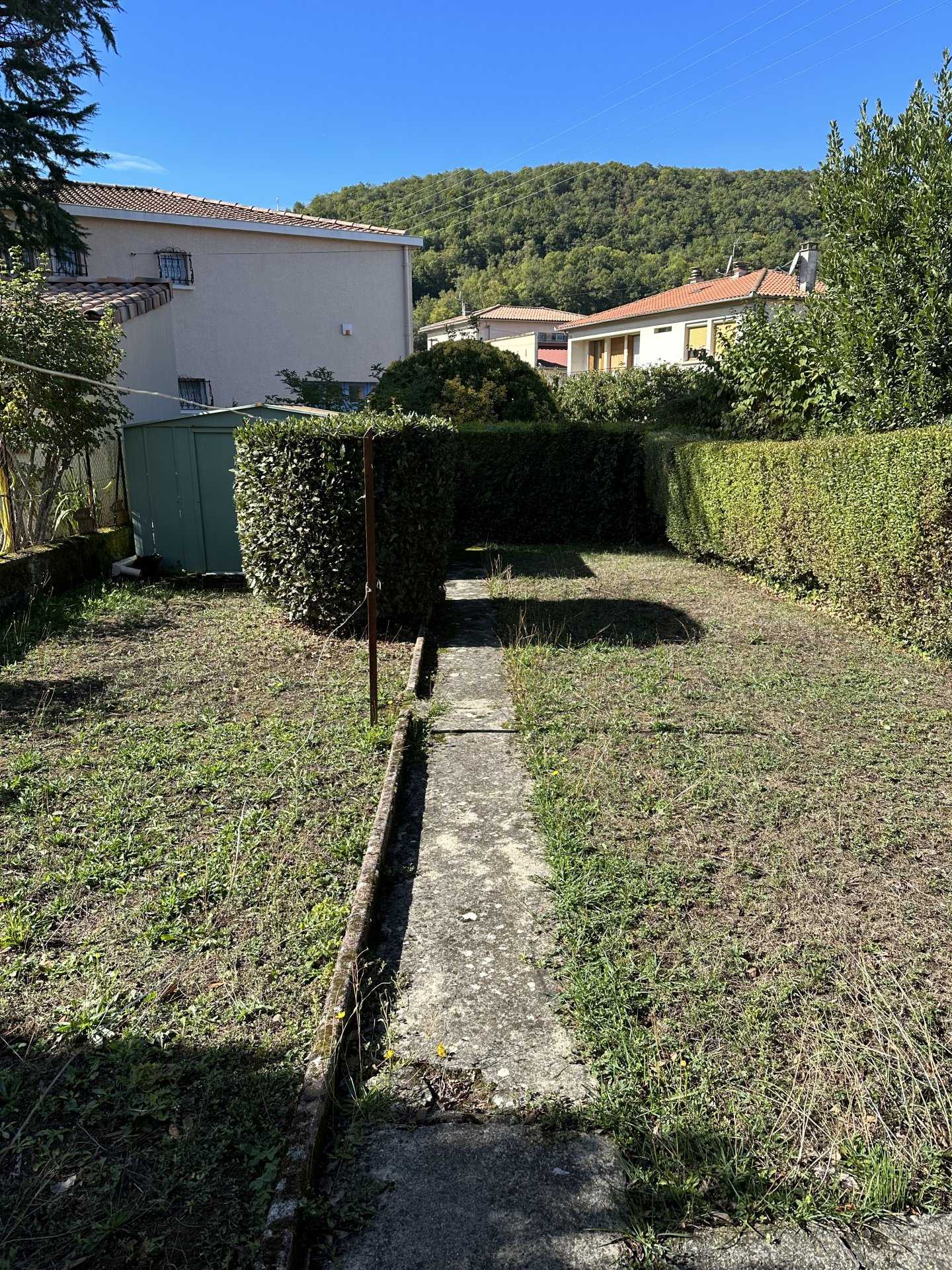 Hus i Lavelanet, Ariège 10975783