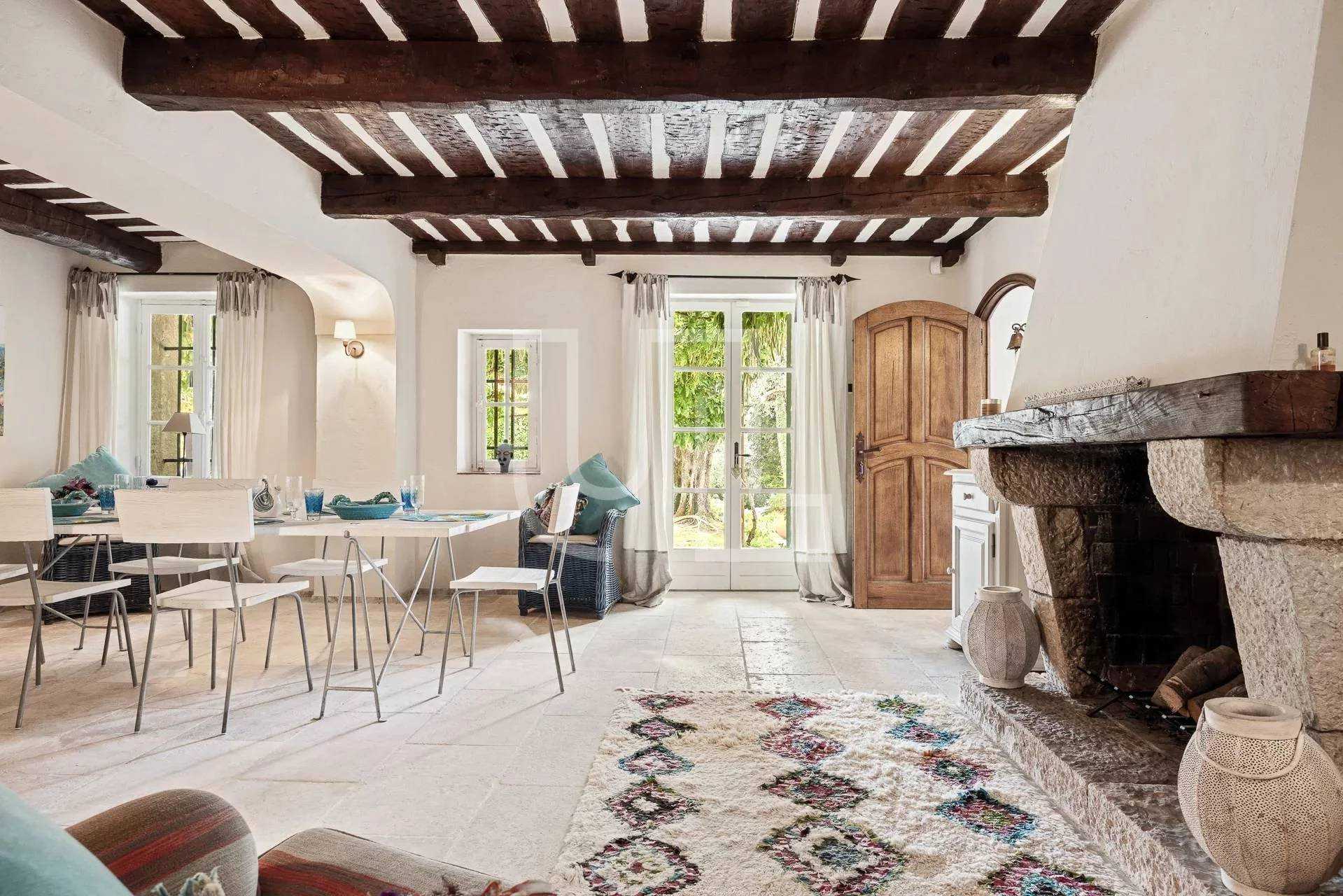 жилой дом в Tourrettes-sur-Loup, Provence-Alpes-Côte d'Azur 10975858