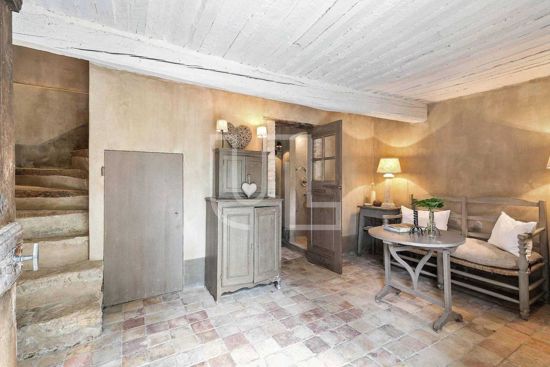 House in Châteauneuf-Grasse, Provence-Alpes-Côte d'Azur 10975862