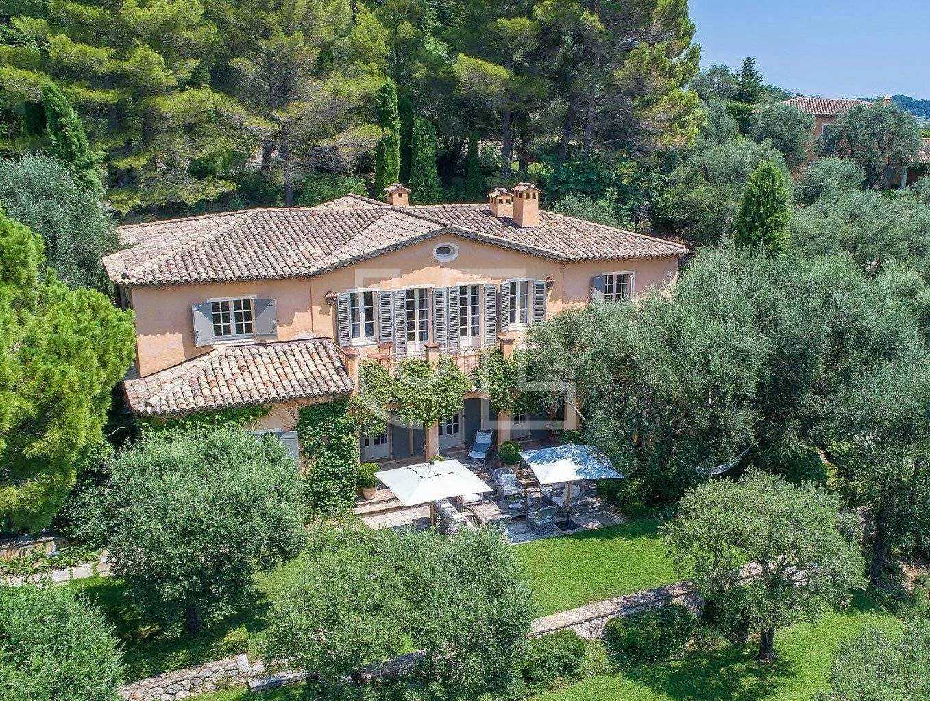 Huis in Chateauneuf-Grasse, Provence-Alpes-Côte d'Azur 10975862
