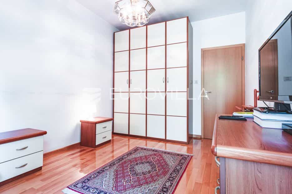公寓 在 Zagreb,  10975874
