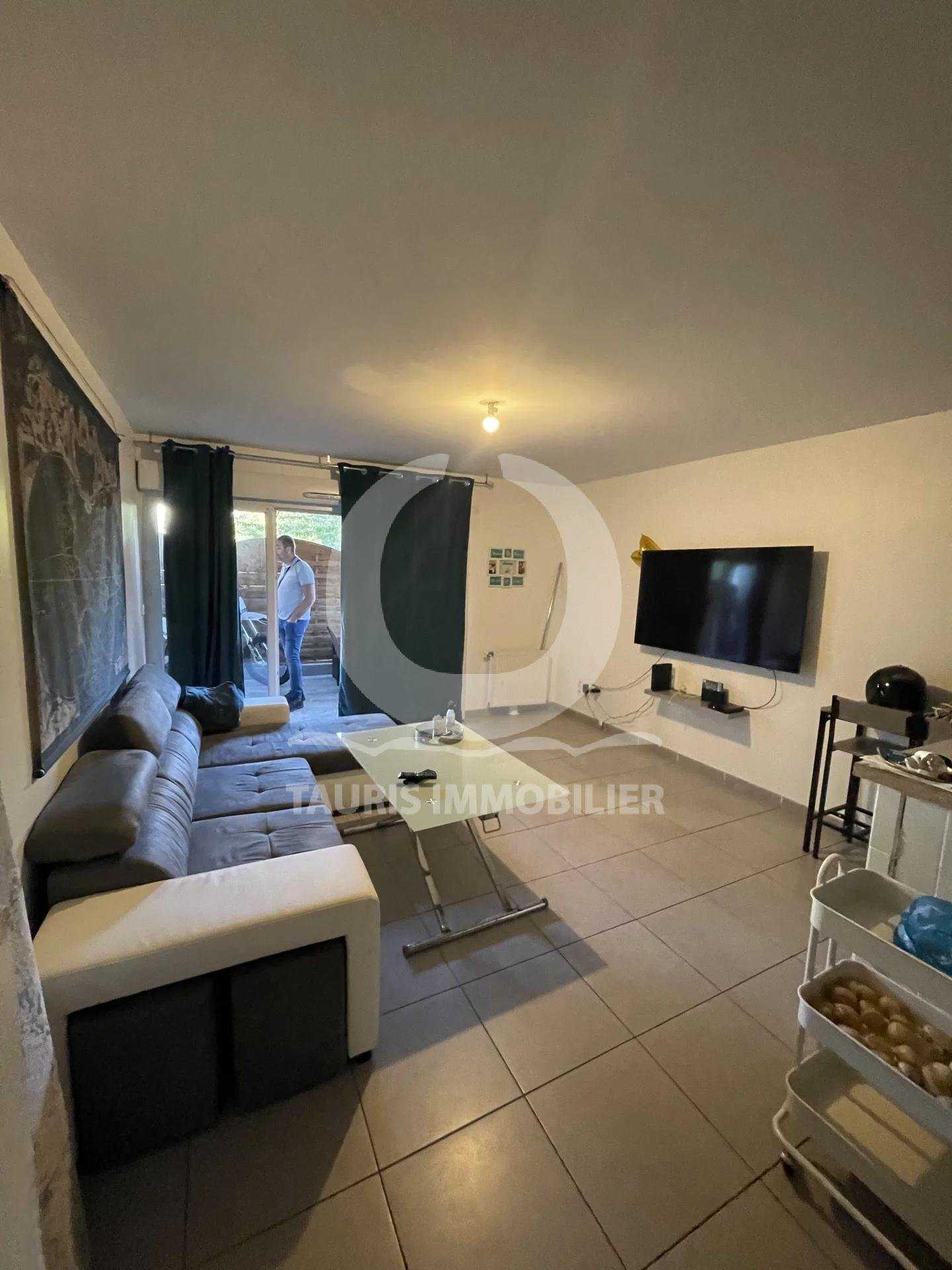 Condominium in Le Merlan, Provence-Alpes-Cote d'Azur 10977132