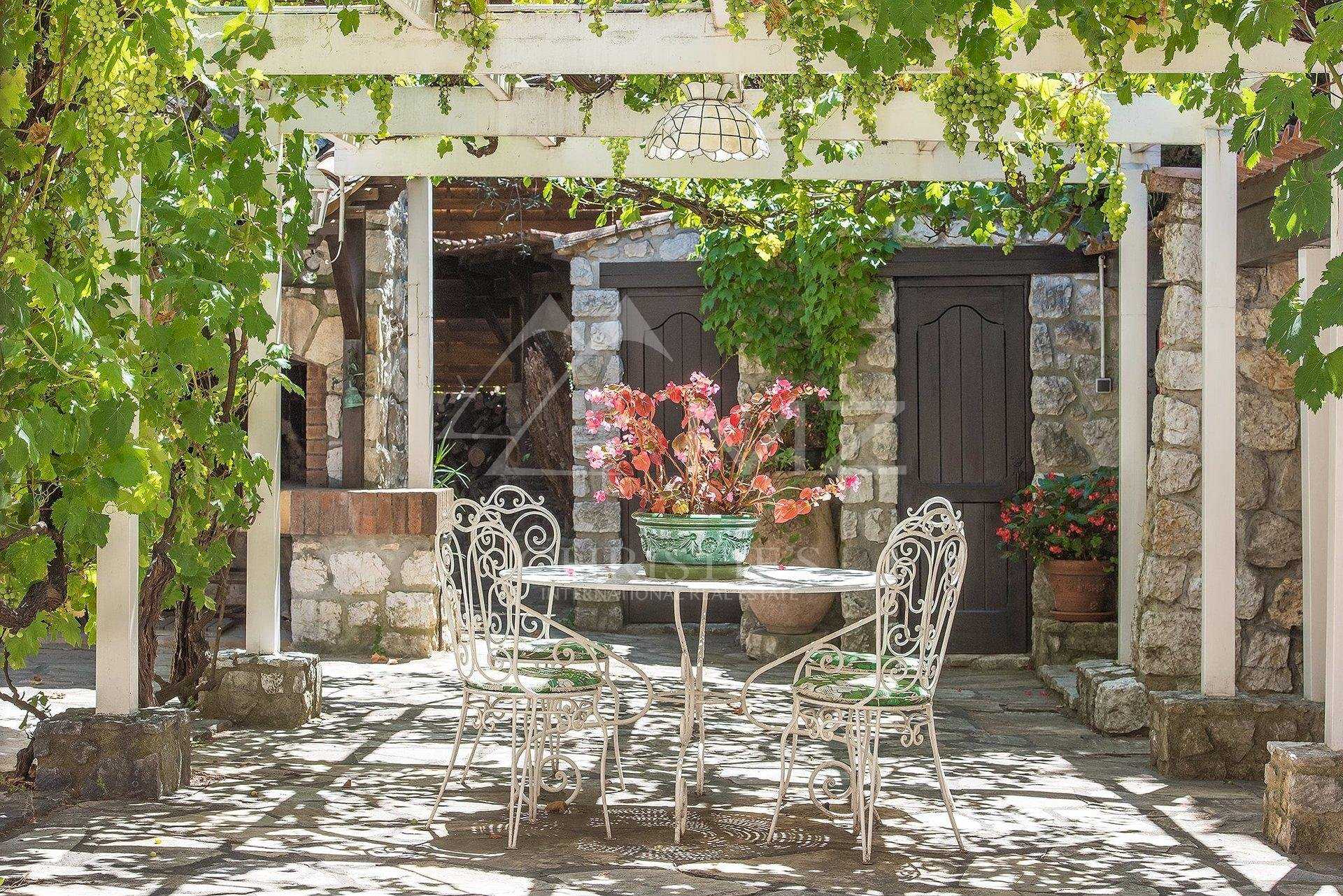 Hus i Saint-Andre-de-la-Roche, Provence-Alpes-Cote d'Azur 10977175
