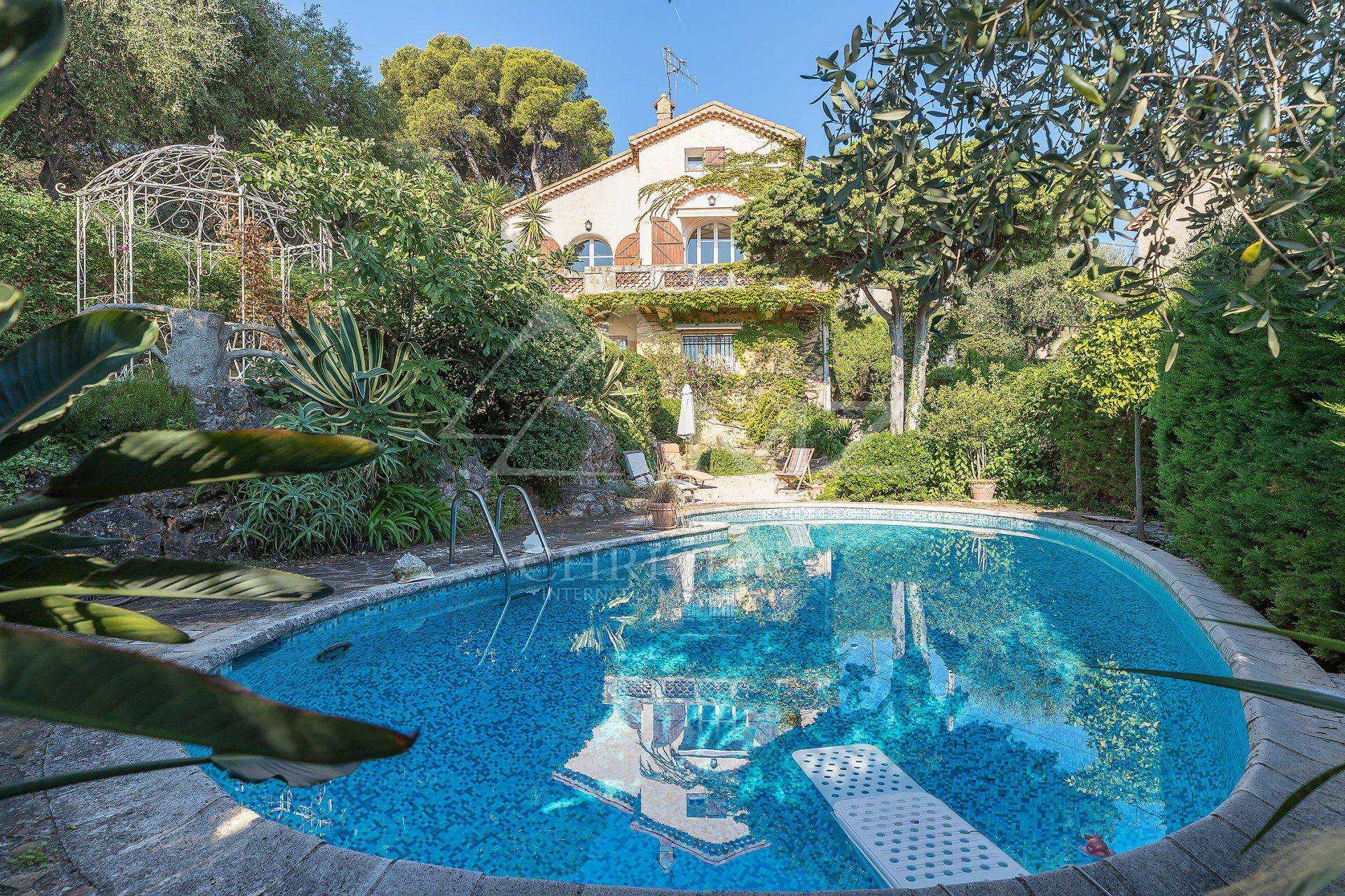 Rumah di Bagus, Provence-Alpes-Cote d'Azur 10977176