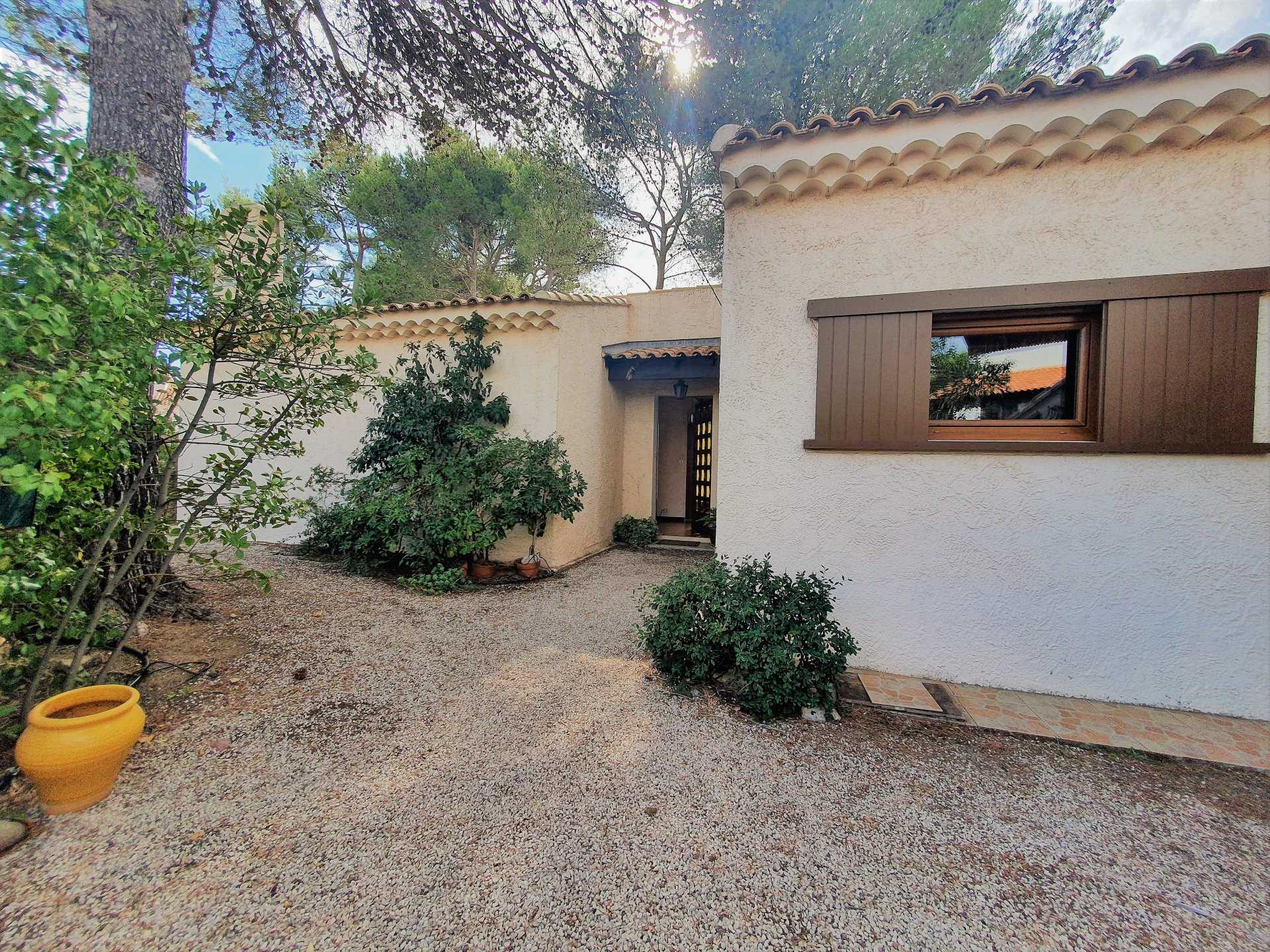 Rumah di Saint-Mitre-les-Remparts, Provence-Alpes-Cote d'Azur 10977191