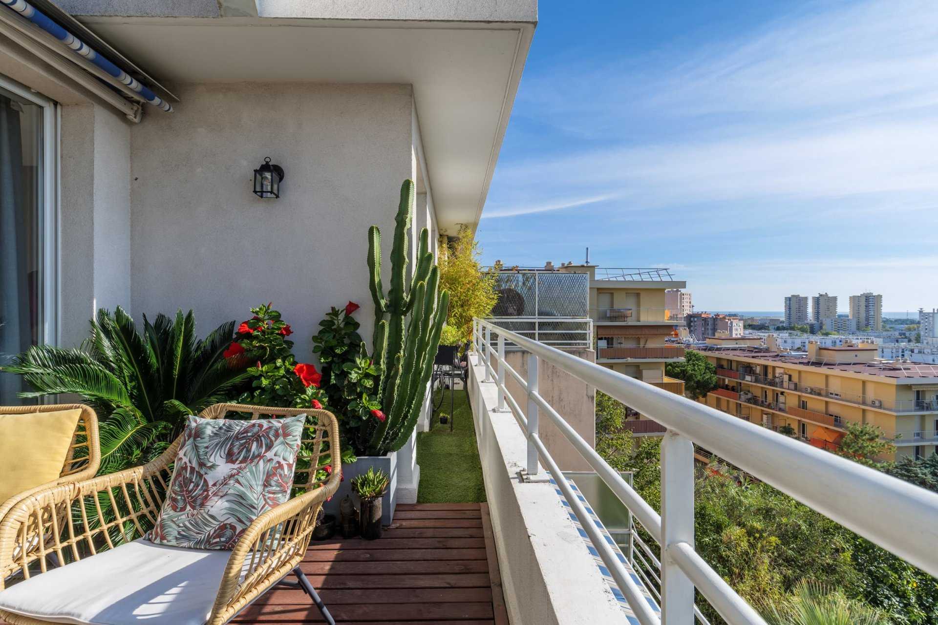 Condominium in Nice, Alpes-Maritimes 10979042