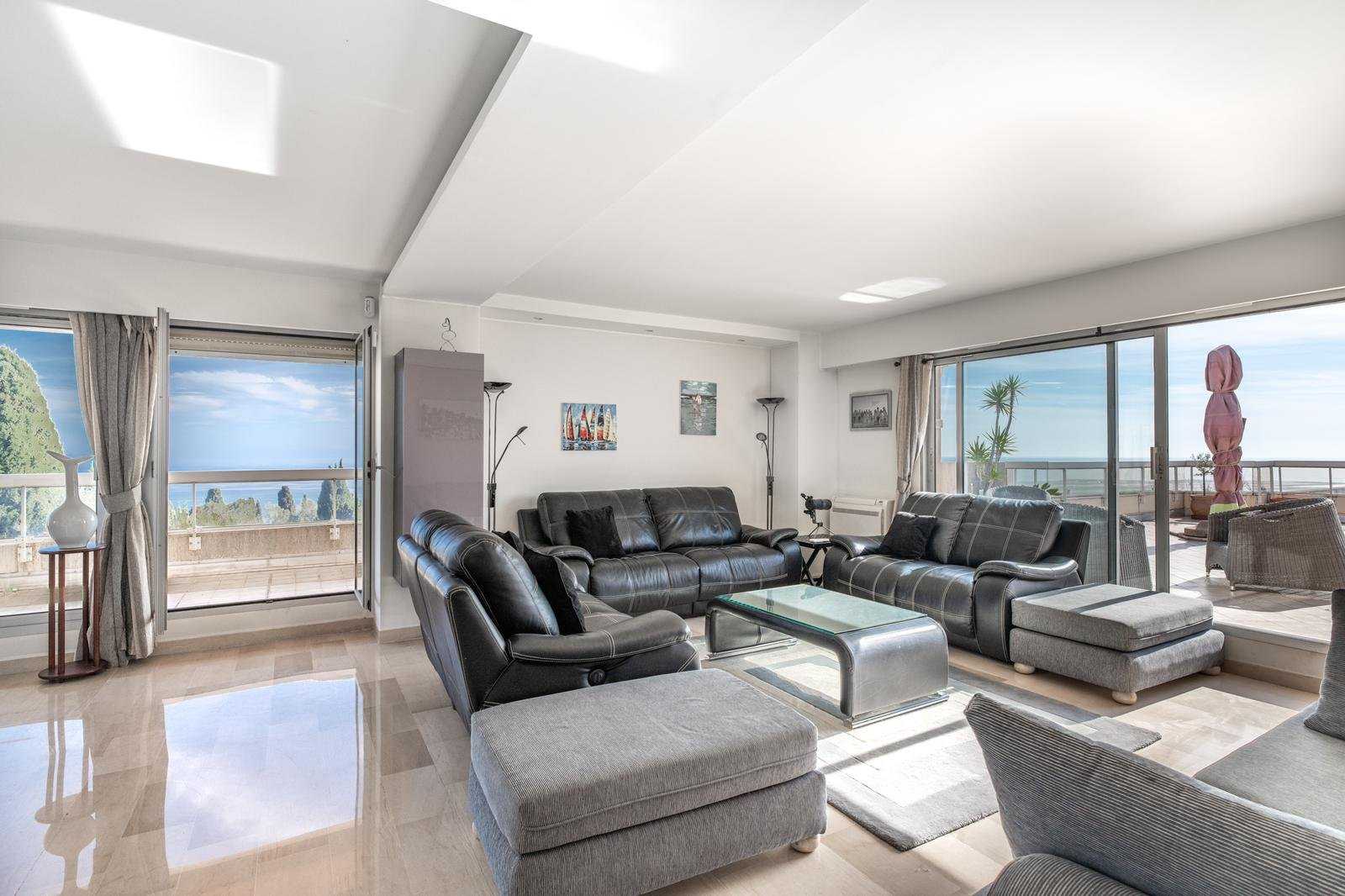 Condominium in Nice, Alpes-Maritimes 10979074