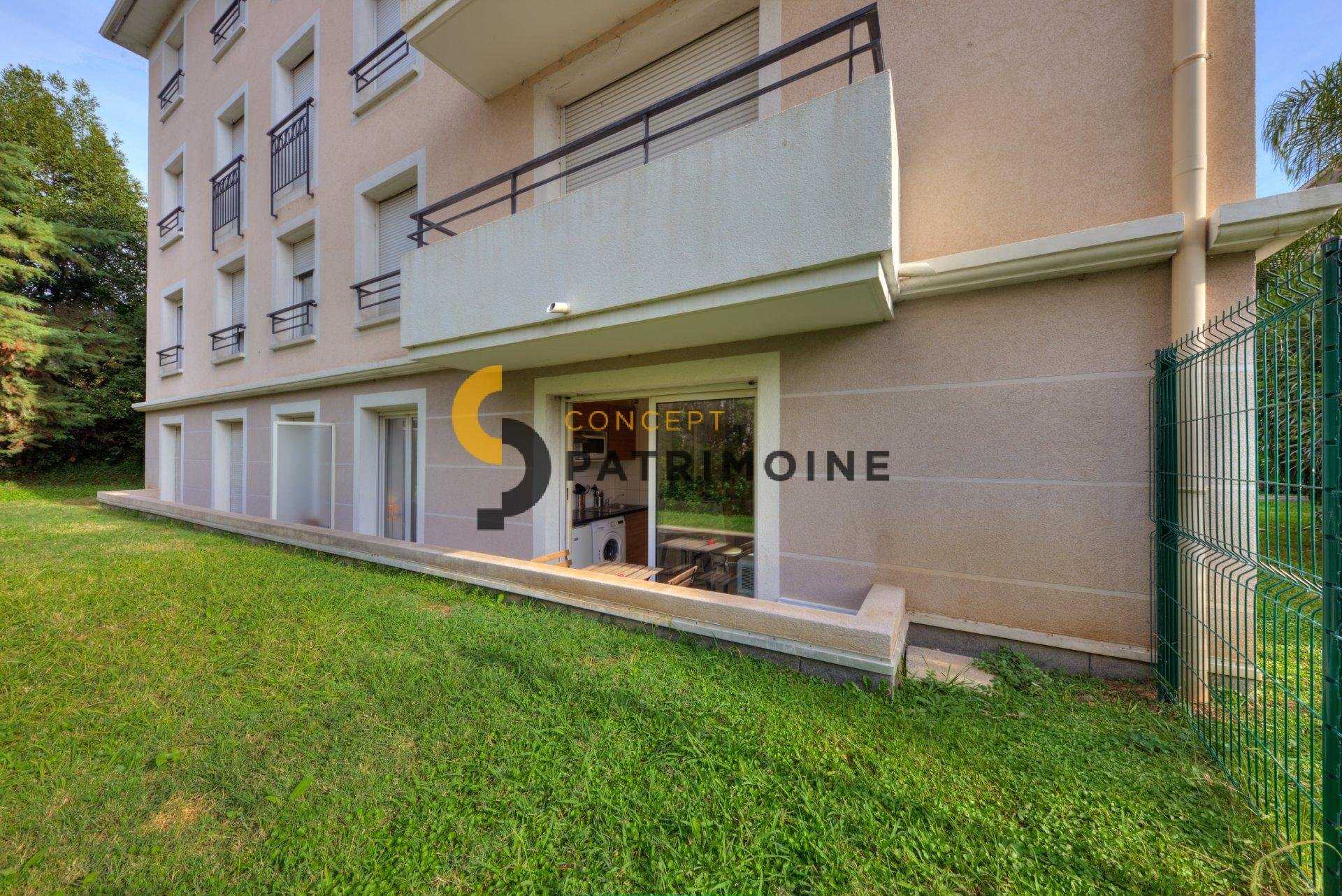 Condominium in Bastide Giraud, Provence-Alpes-Cote d'Azur 10979091