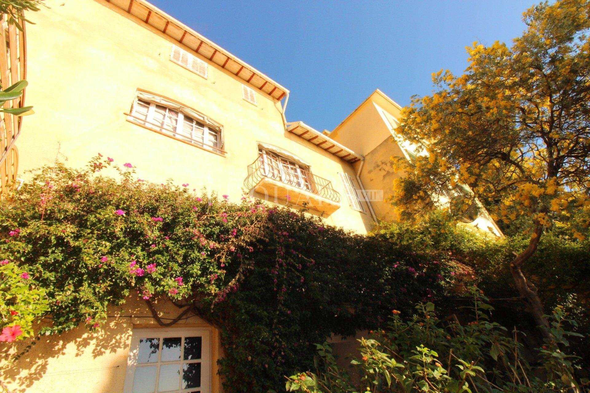 Flere huse i Roquebrune, Provence-Alpes-Cote d'Azur 10979099