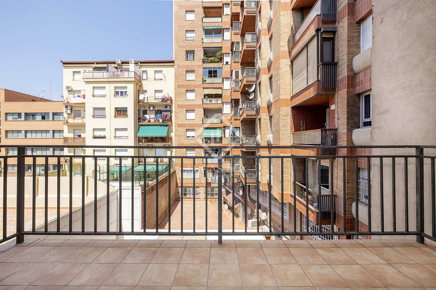عمارات في Barcelona, Catalonia 10979282