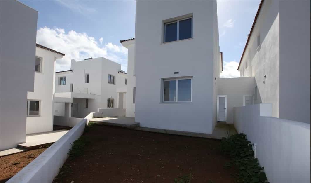 жилой дом в Strovolos, Nicosia 10980075