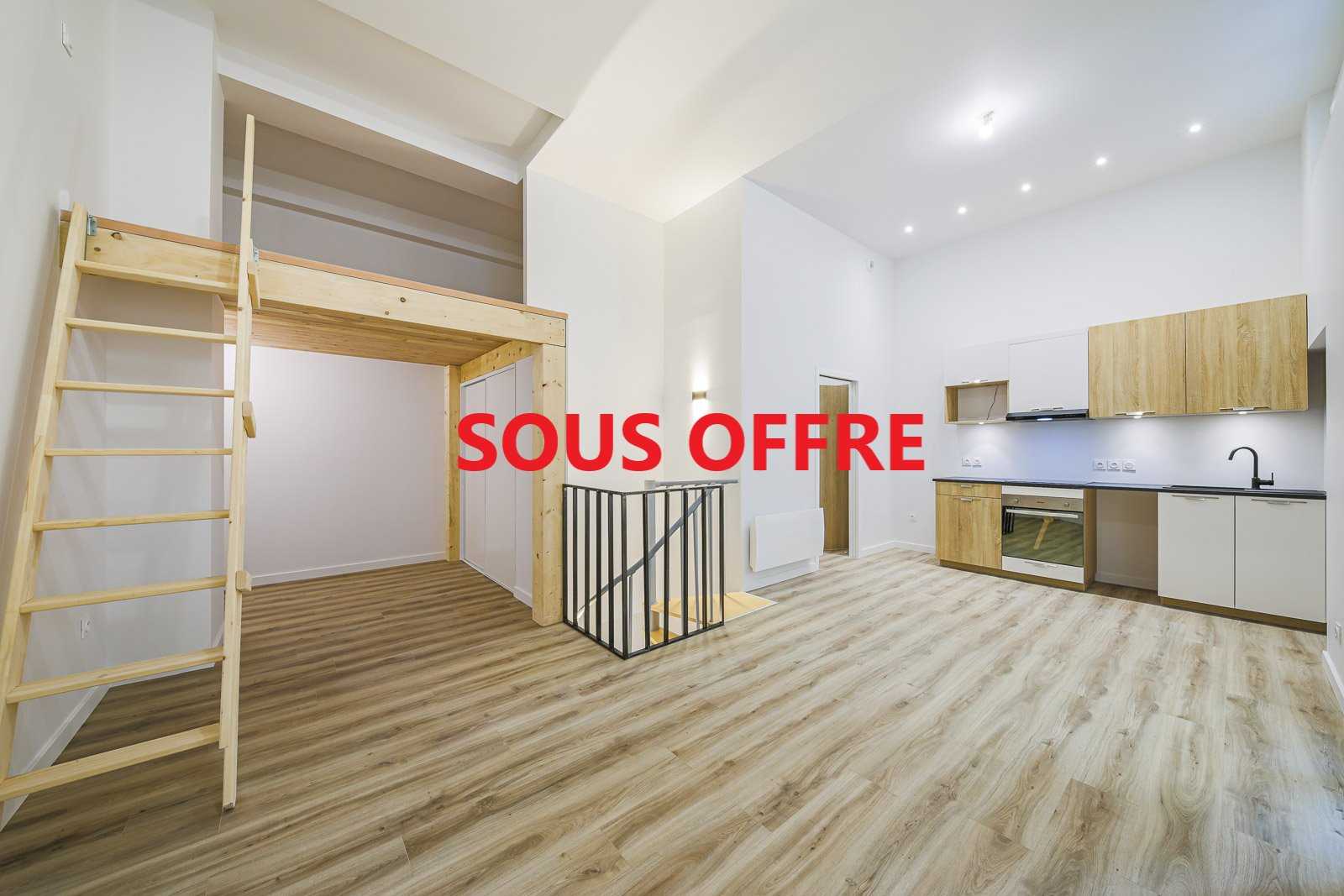 Condominium in Grenoble, Auvergne-Rhone-Alpes 10981644