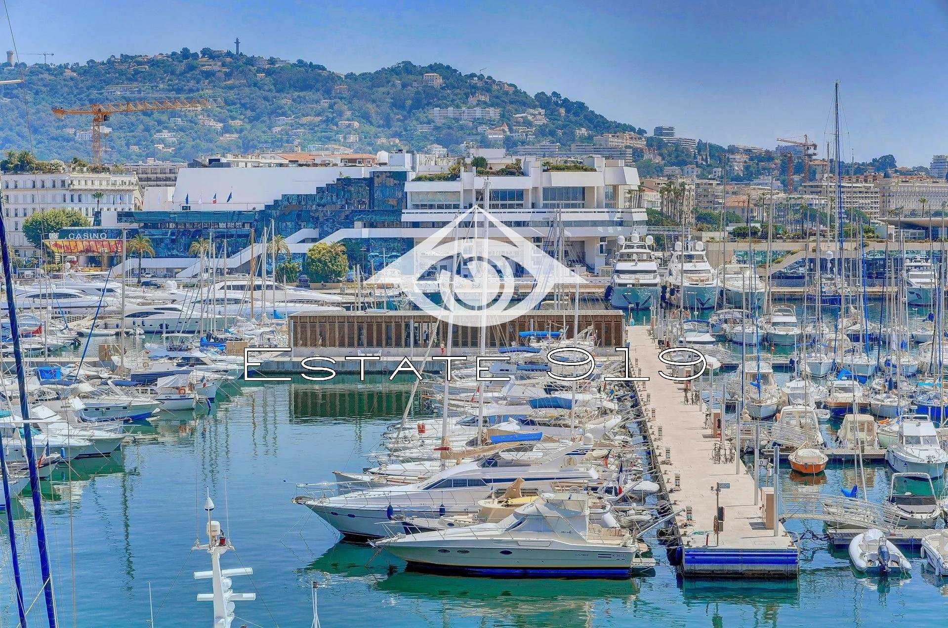 Condominium dans Cannes, Provence-Alpes-Côte d'Azur 10981665