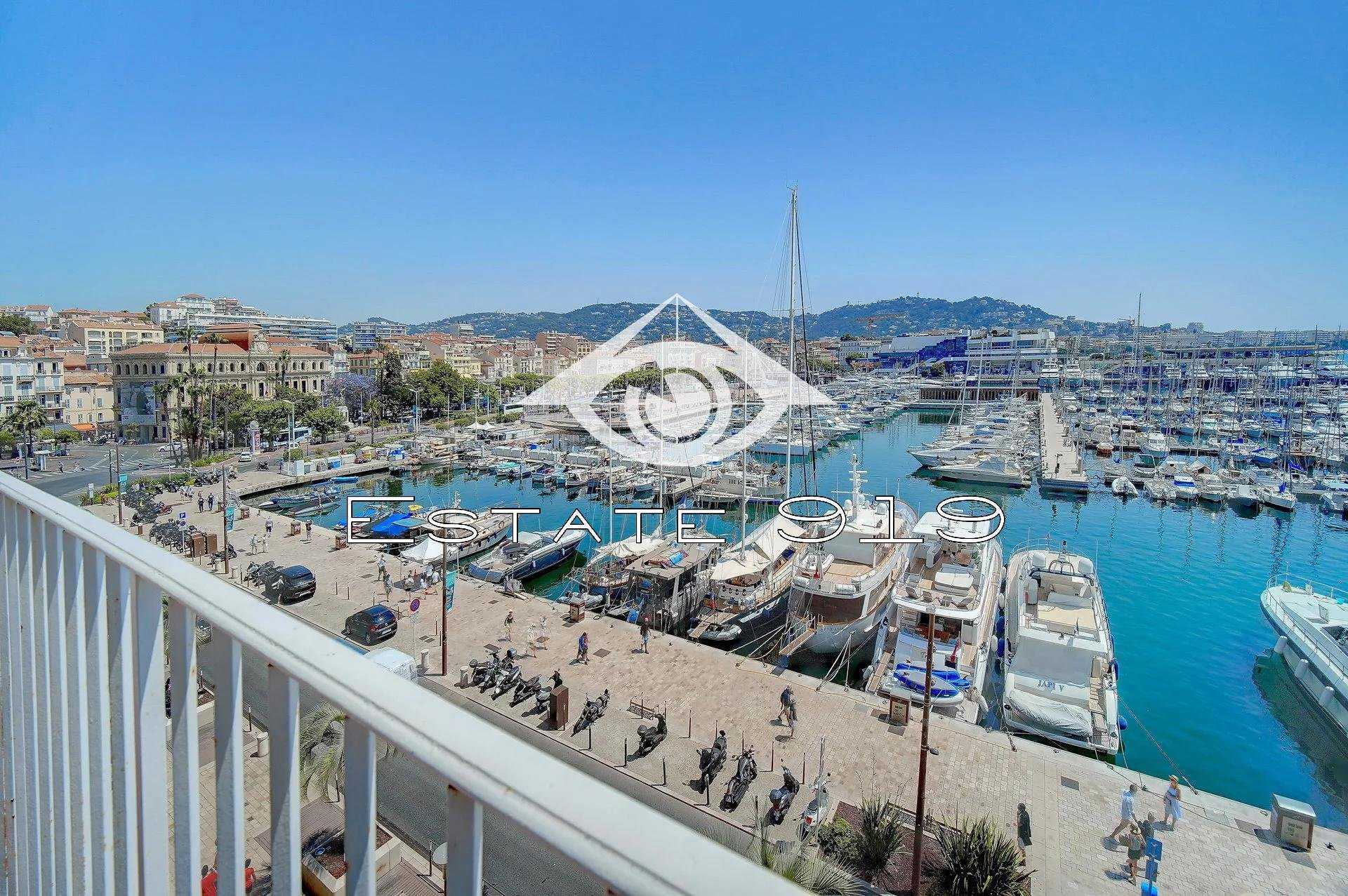 Condominium in Cannes, Provence-Alpes-Cote d'Azur 10981665