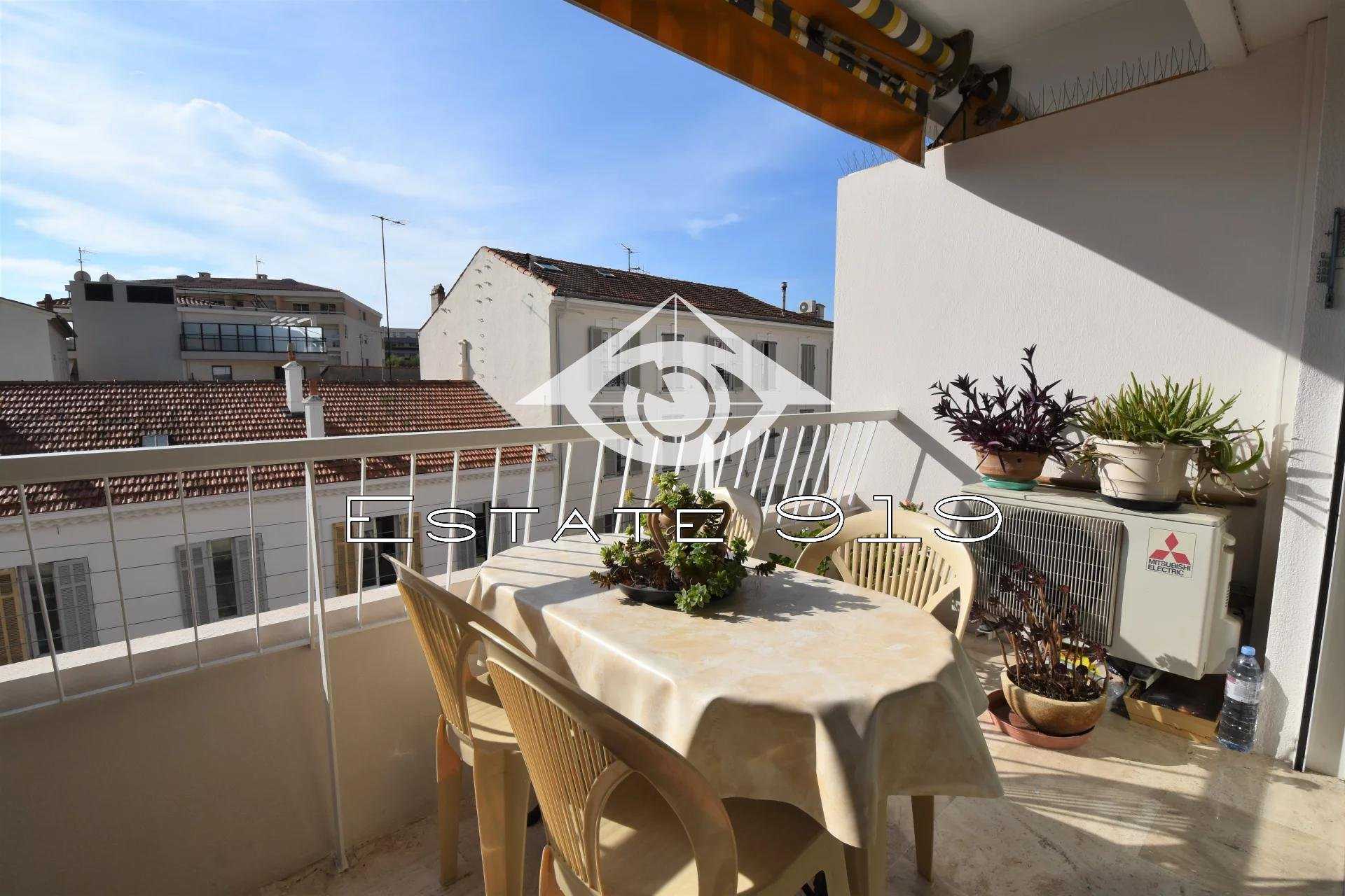 Condominium in Cannes, Provence-Alpes-Cote d'Azur 10981667