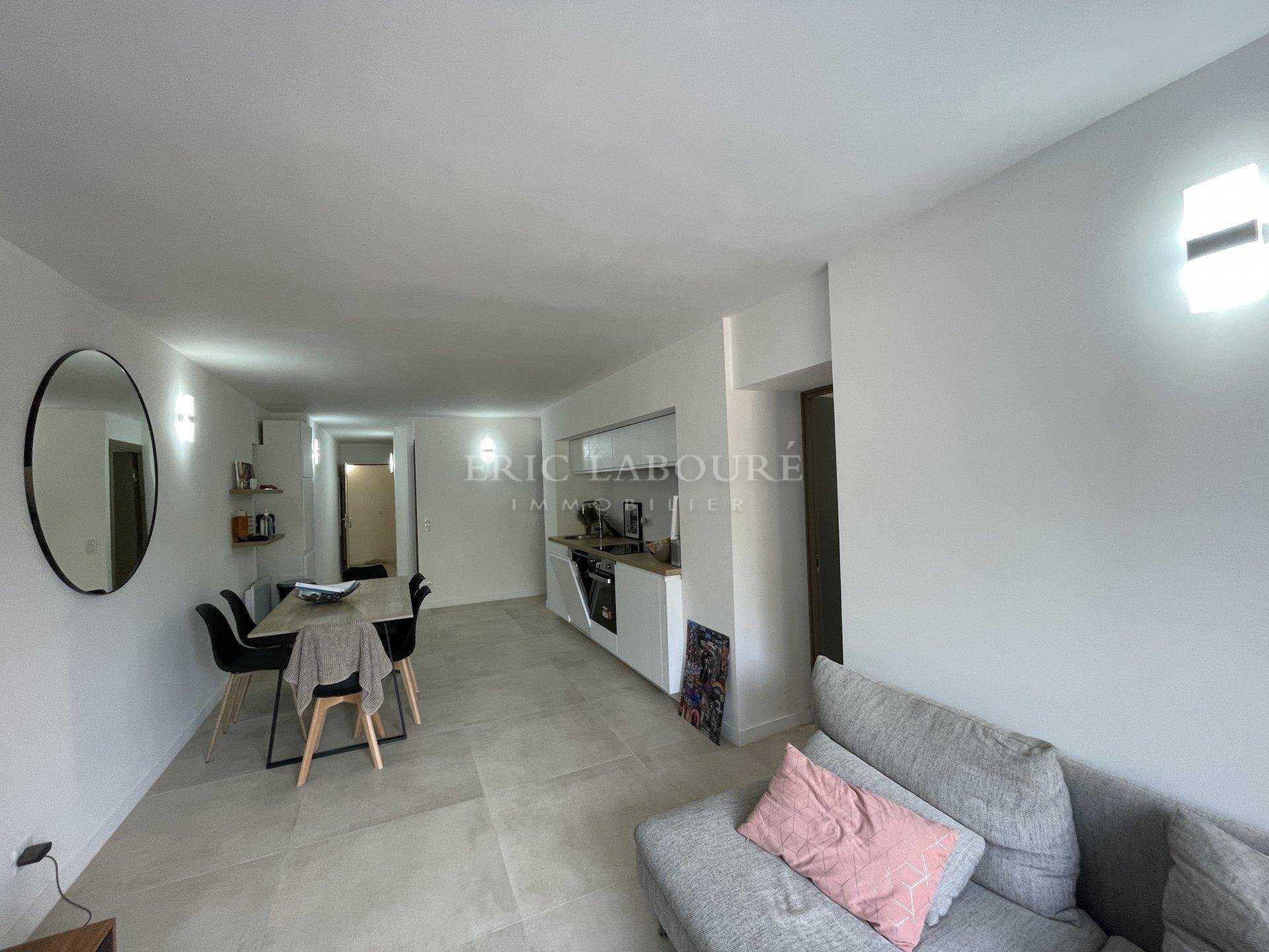 Condominium in Plascassier, Provence-Alpes-Cote d'Azur 10981681