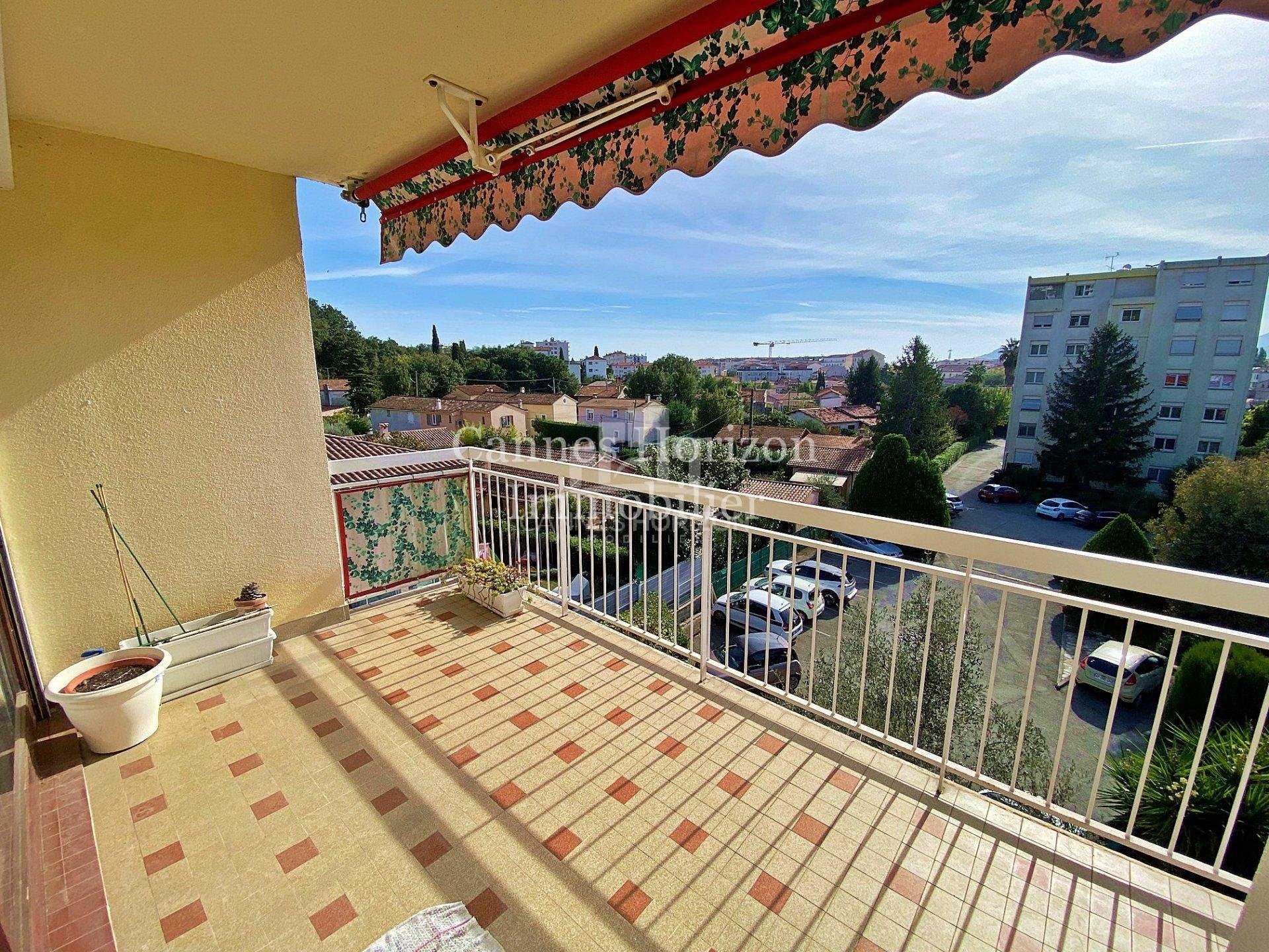 公寓 在 Cannes-la-Bocca, Alpes-Maritimes 10981705