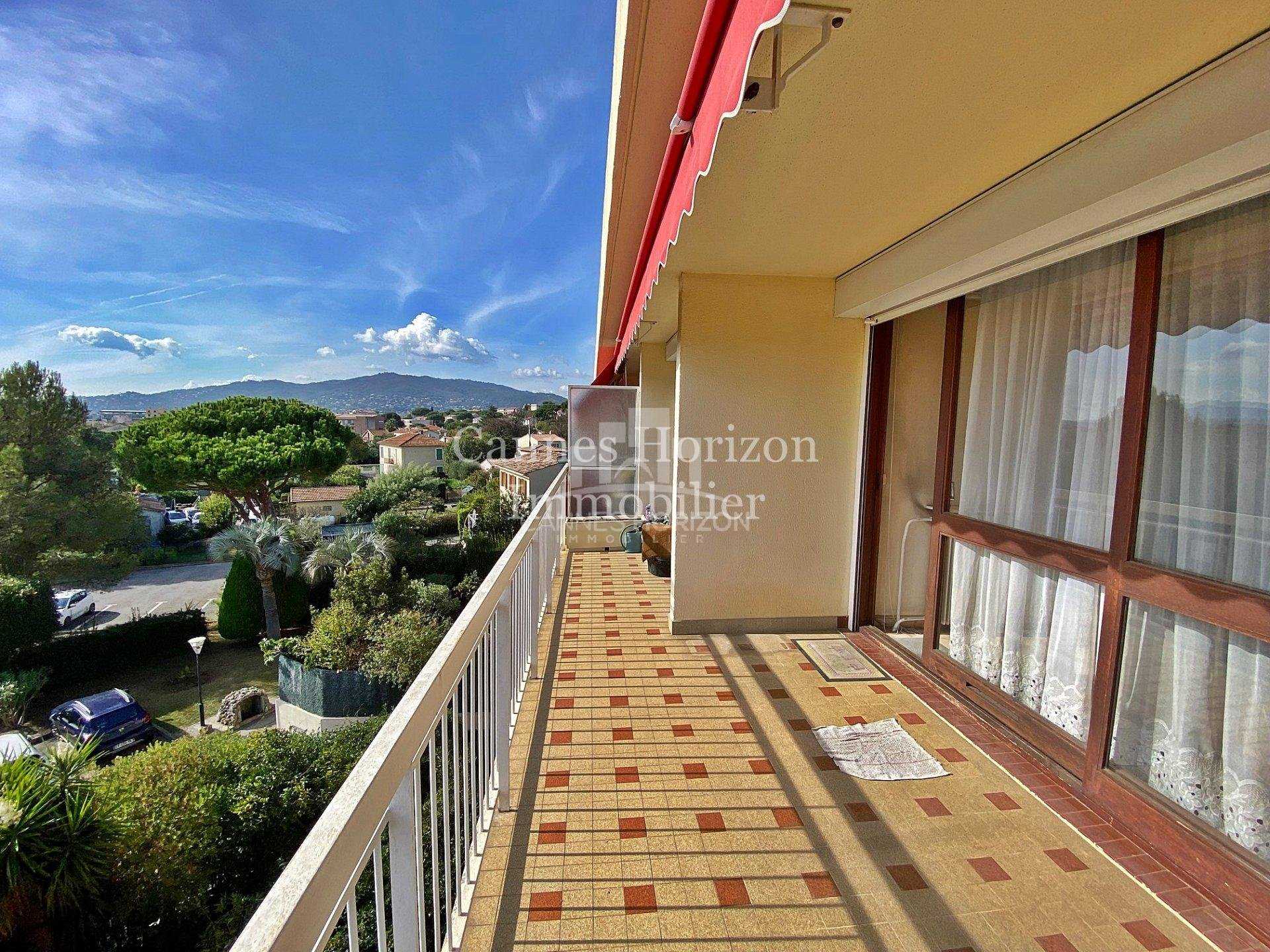 Condominium in Cannes-la-Bocca, Alpes-Maritimes 10981705