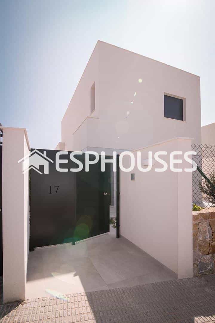 House in Los Montesinos, Comunidad Valenciana 10982352