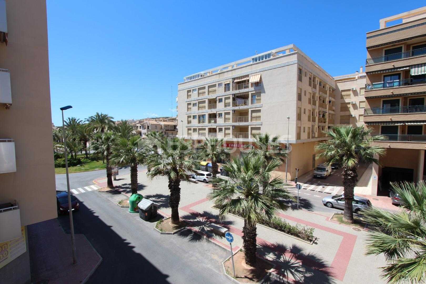 Condominium in Guardamar del Segura, Valencia 10982468