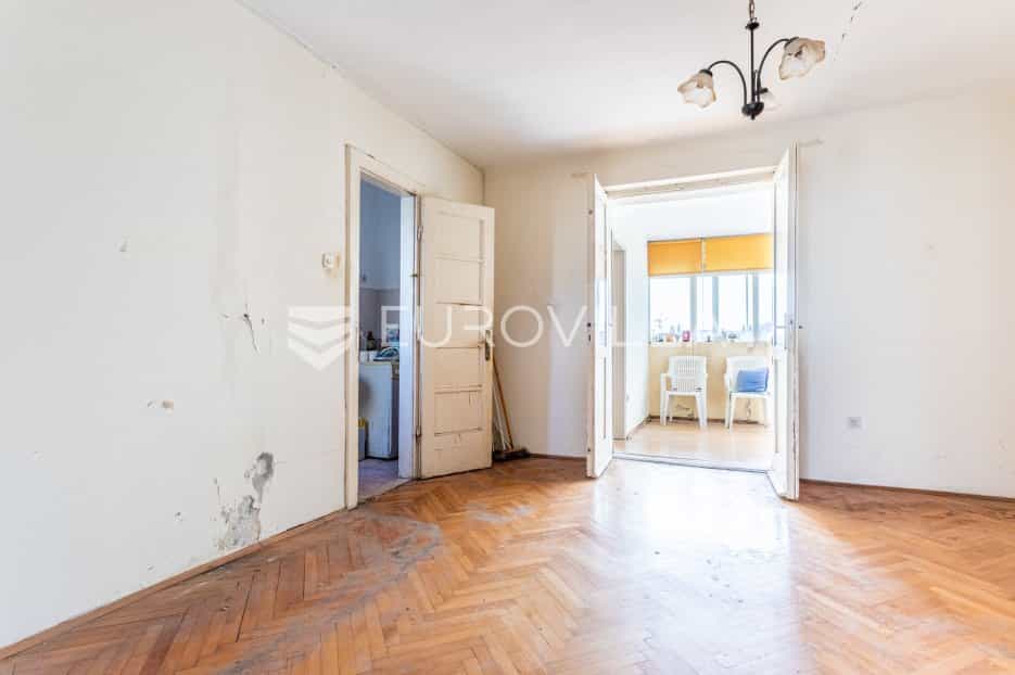 Condominium in Split, Splitsko-Dalmatinska Zupanija 10983713