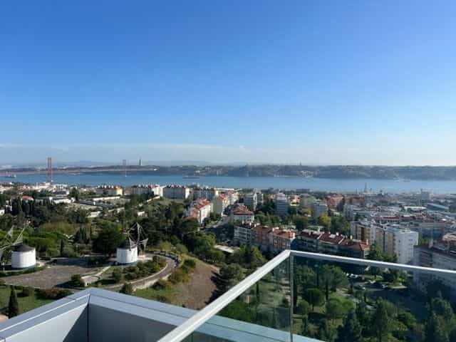 Condominium in Caselas, Lissabon 10984216