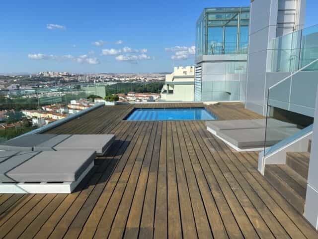 Condominium in Caselas, Lissabon 10984229