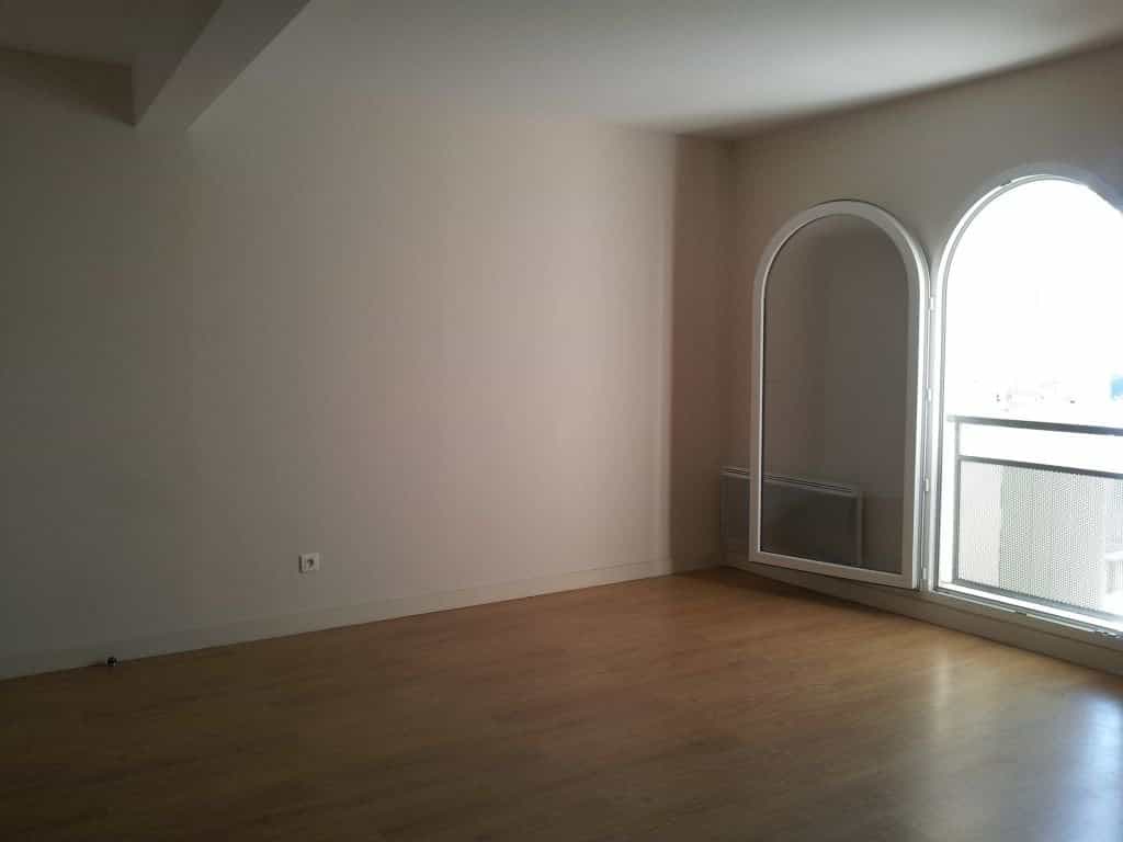 公寓 在 蒙特利马尔, 奥弗涅-罗纳-阿尔卑斯大区 10985946