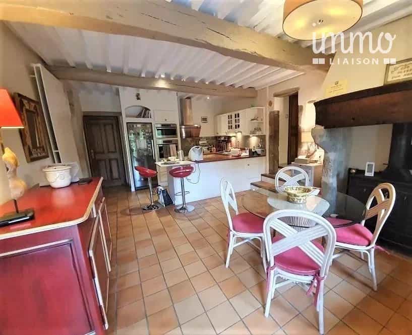 House in Salettes, Auvergne-Rhone-Alpes 10986002